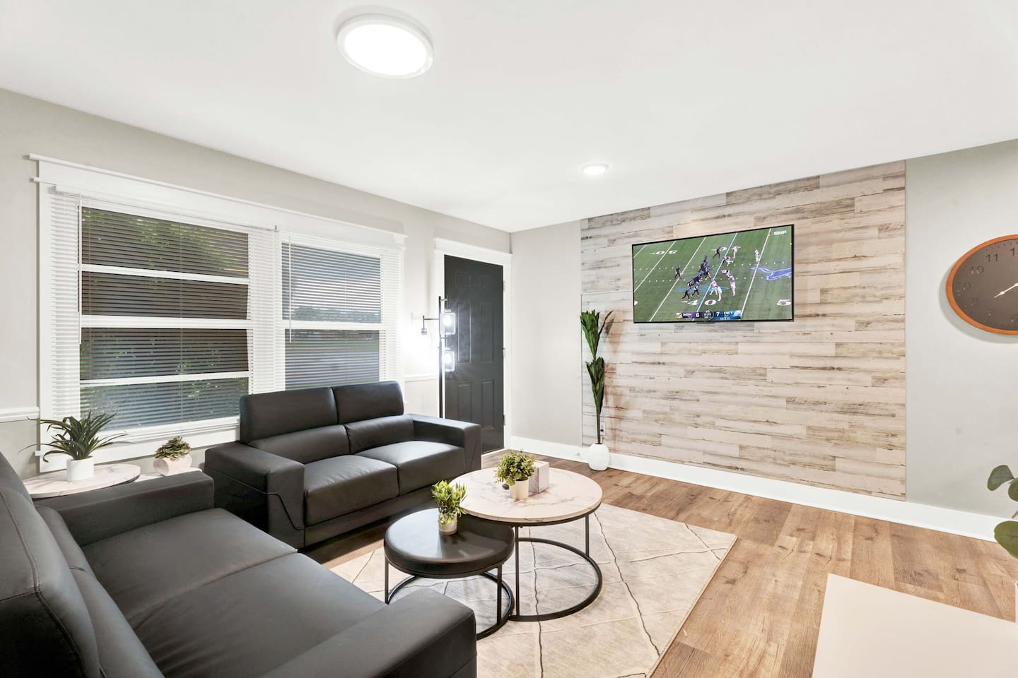 Luxe RO Loft | Central + Private Entry + Parking