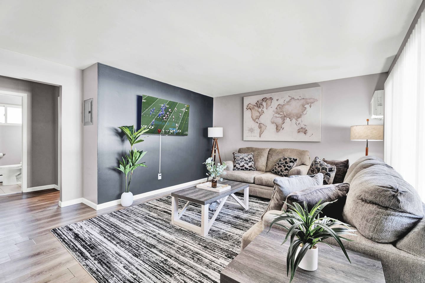 Cozy RO Loft | Central + Private Entry + Parking