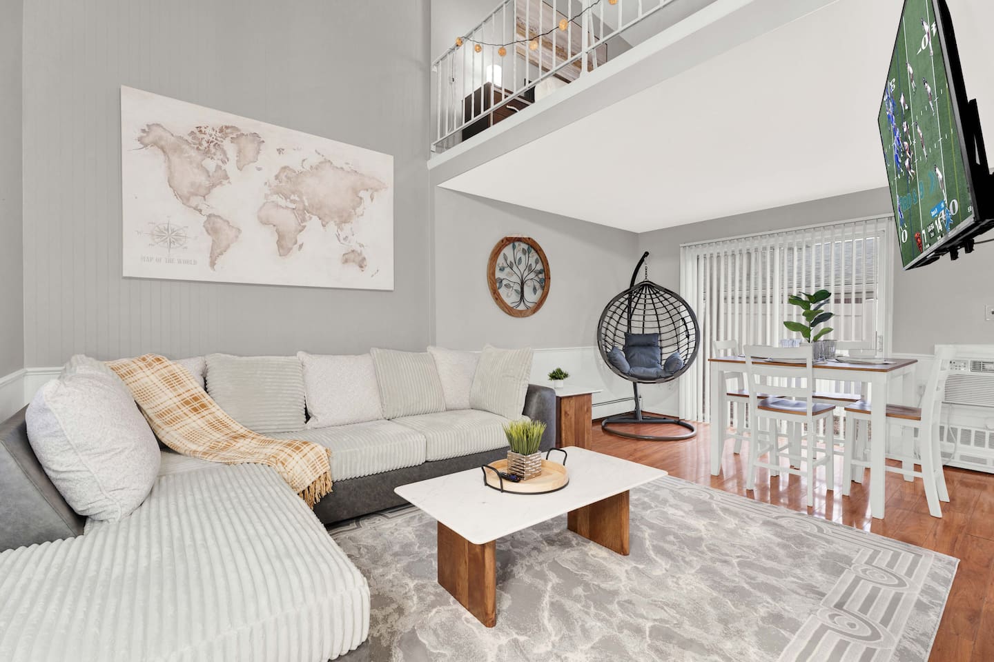 Cozy Urban Loft • Downtown + Private Entrance