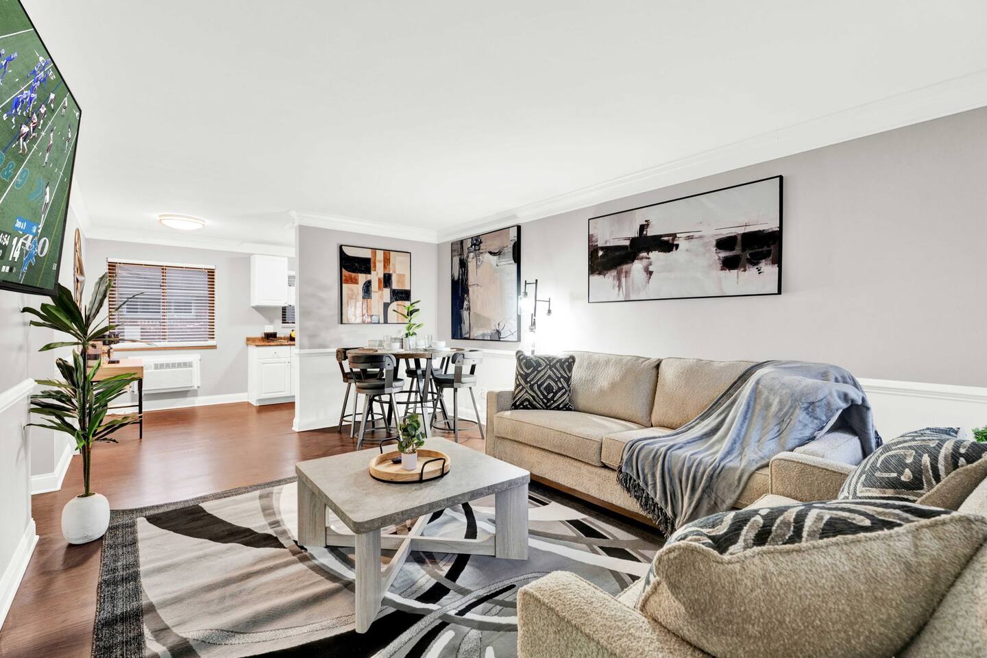 Cozy 2 Bedroom Loft | Private Entrance Central RO