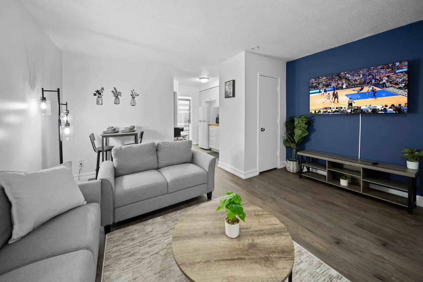 Cozy 1BR Near Downtown Royal Oak & Detroit Zoo