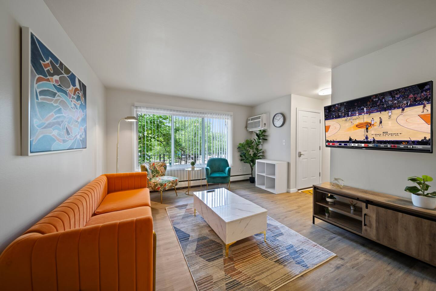 Peaceful & Central Abode ~ WiFi ~ Pet Friendly!