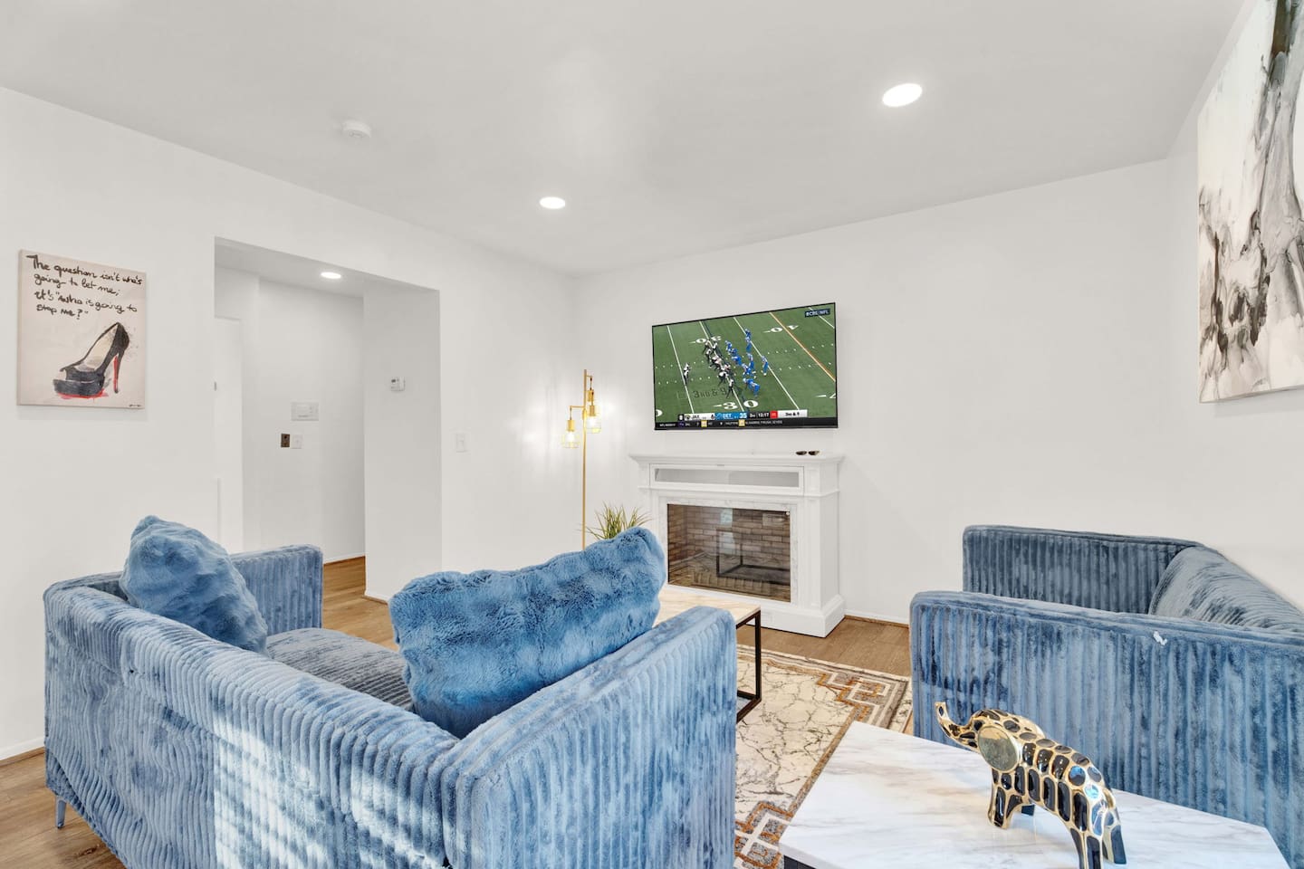 Vamp Balcony Retreat for 5 | Downtown Bham