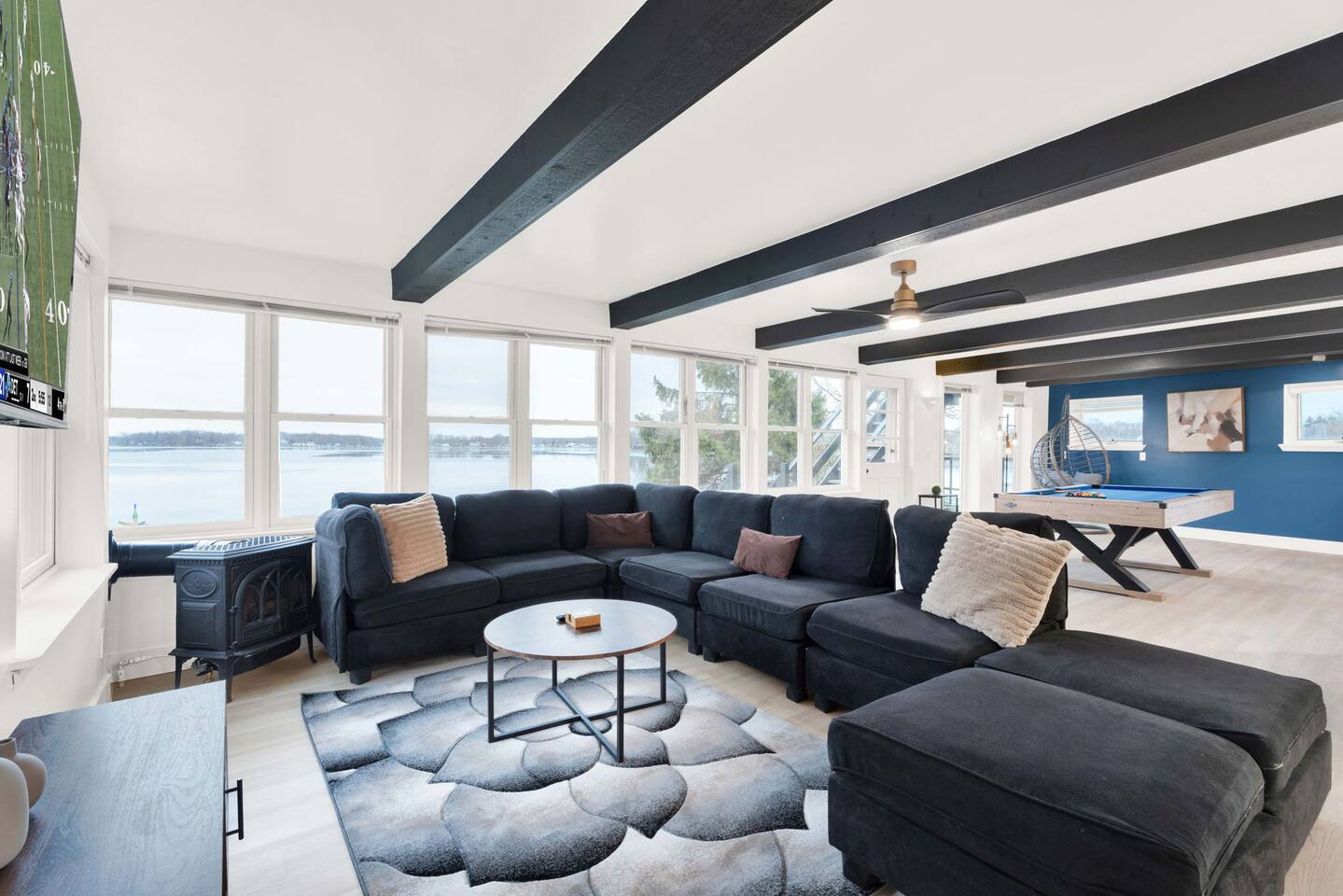 Ultimate Lakefront Getaway | Sleeps 16 | Downtown