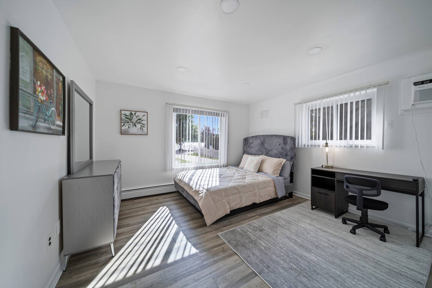 Waterfront Apt w/ Free Parking & Stunning Views