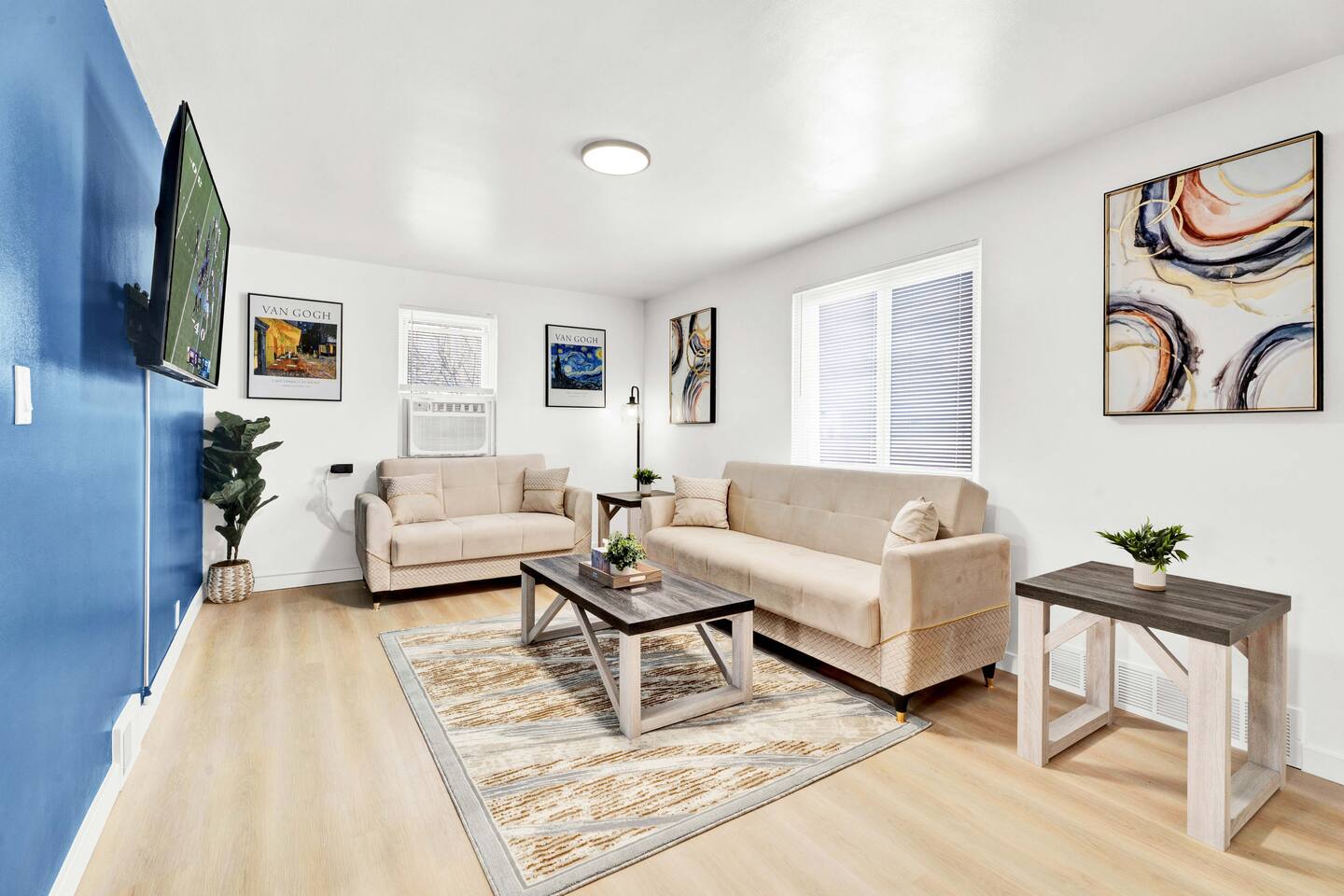 Modern Loft Near Great Lakes Outlets + Oakland U