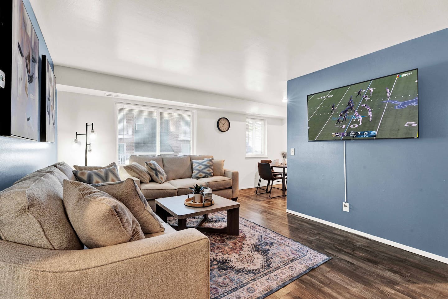 Bright & Cozy Modern Loft  | Centrally Located