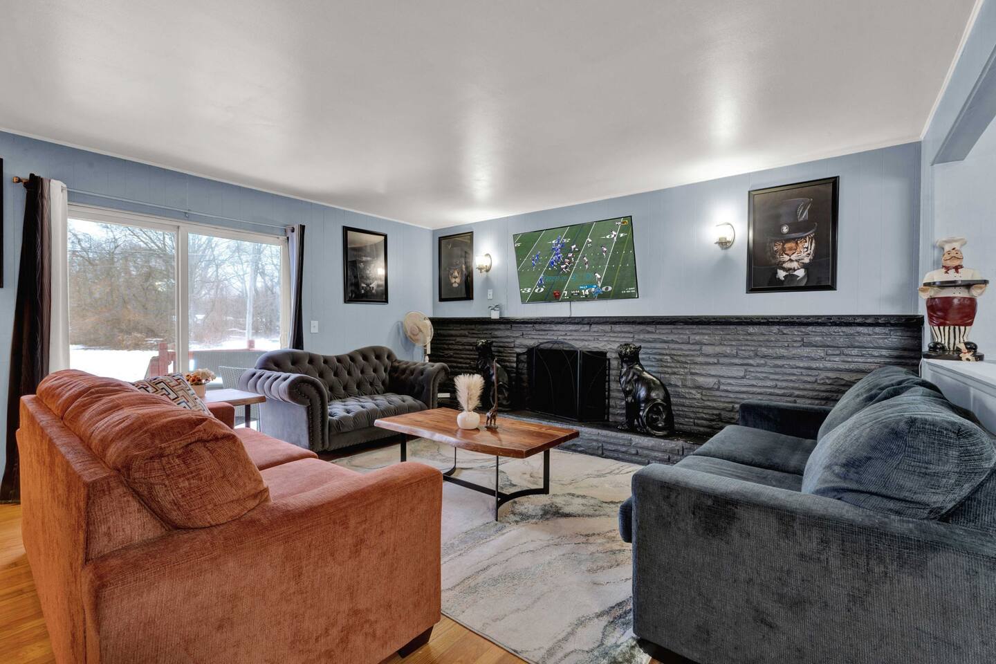 Dark Haus • Games, Ping Pong, + Cozy+Private Stay
