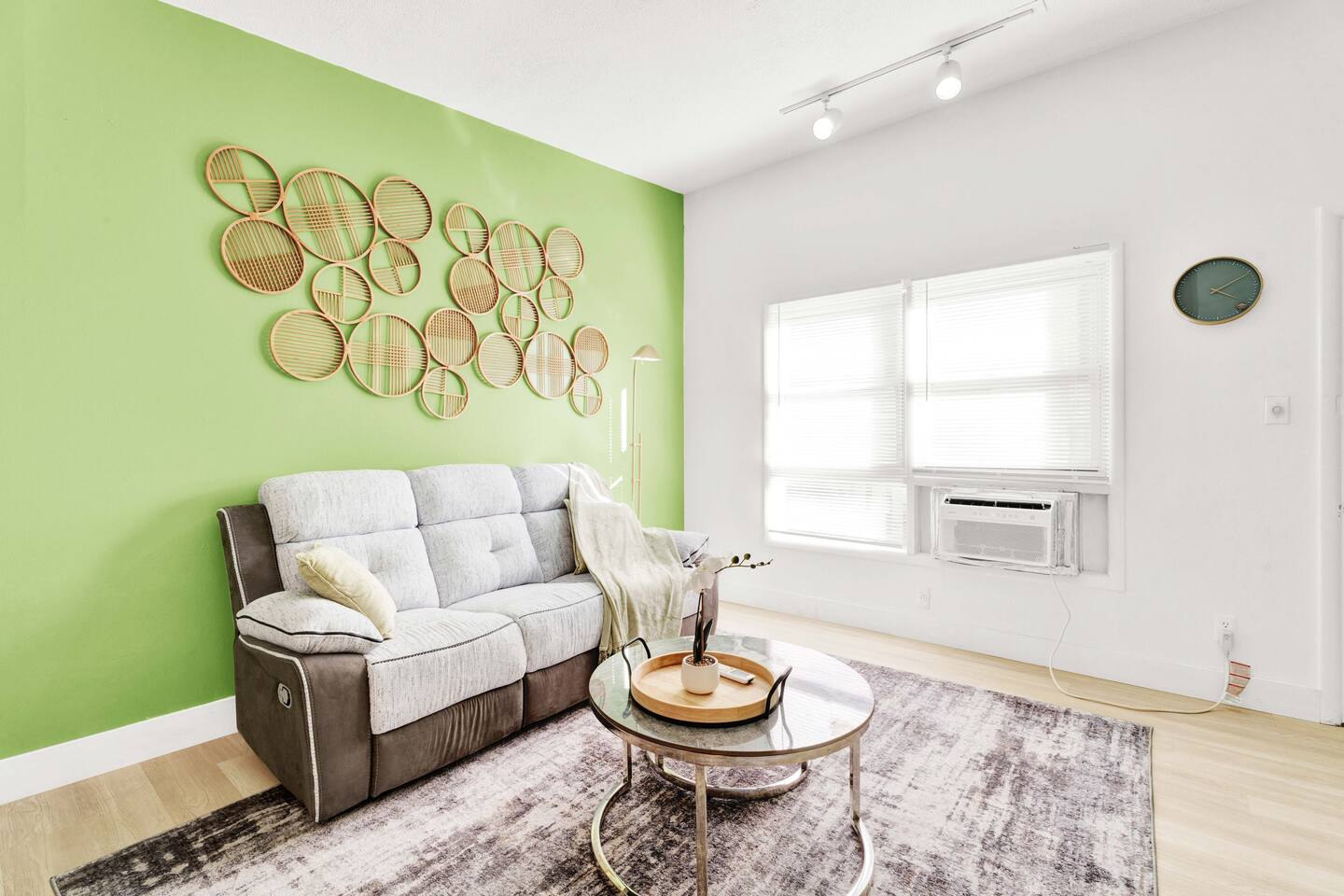 The Moss Loft | Private Entrance • Downtown RYLOak