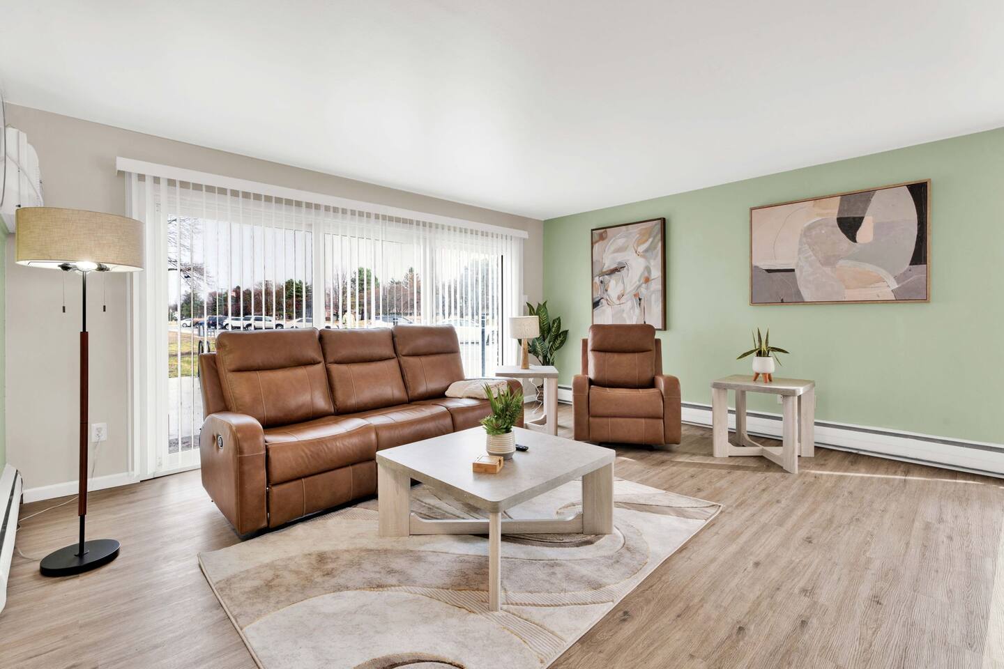 Modern 3BR Apt | Sleeps 8 | Prime Sterling Heights