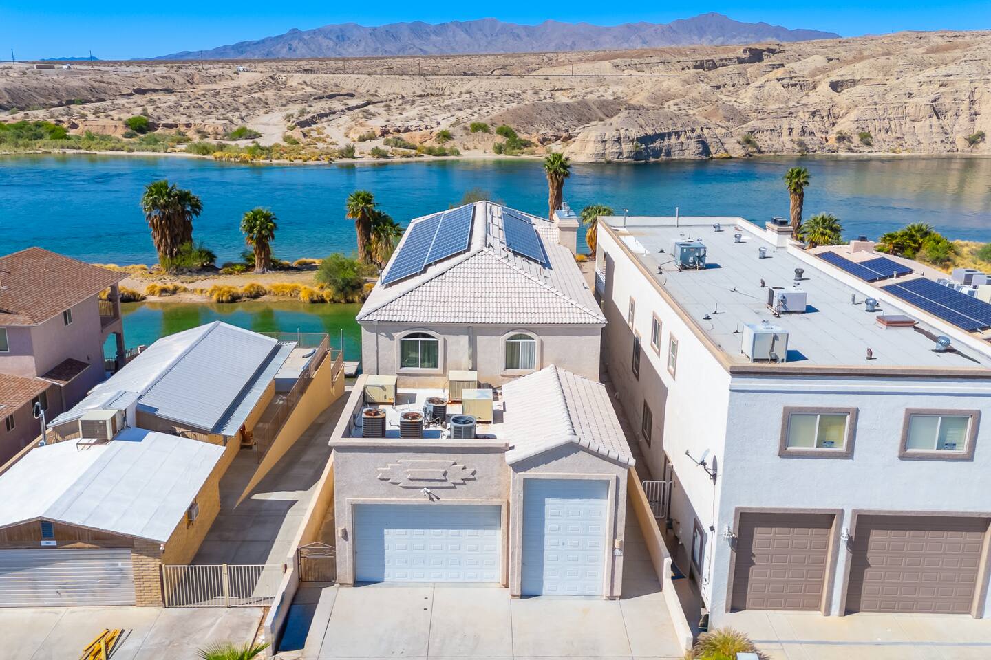 Luxury Waterfront | 6bd | 6ba | Sleeps 16 | Spa