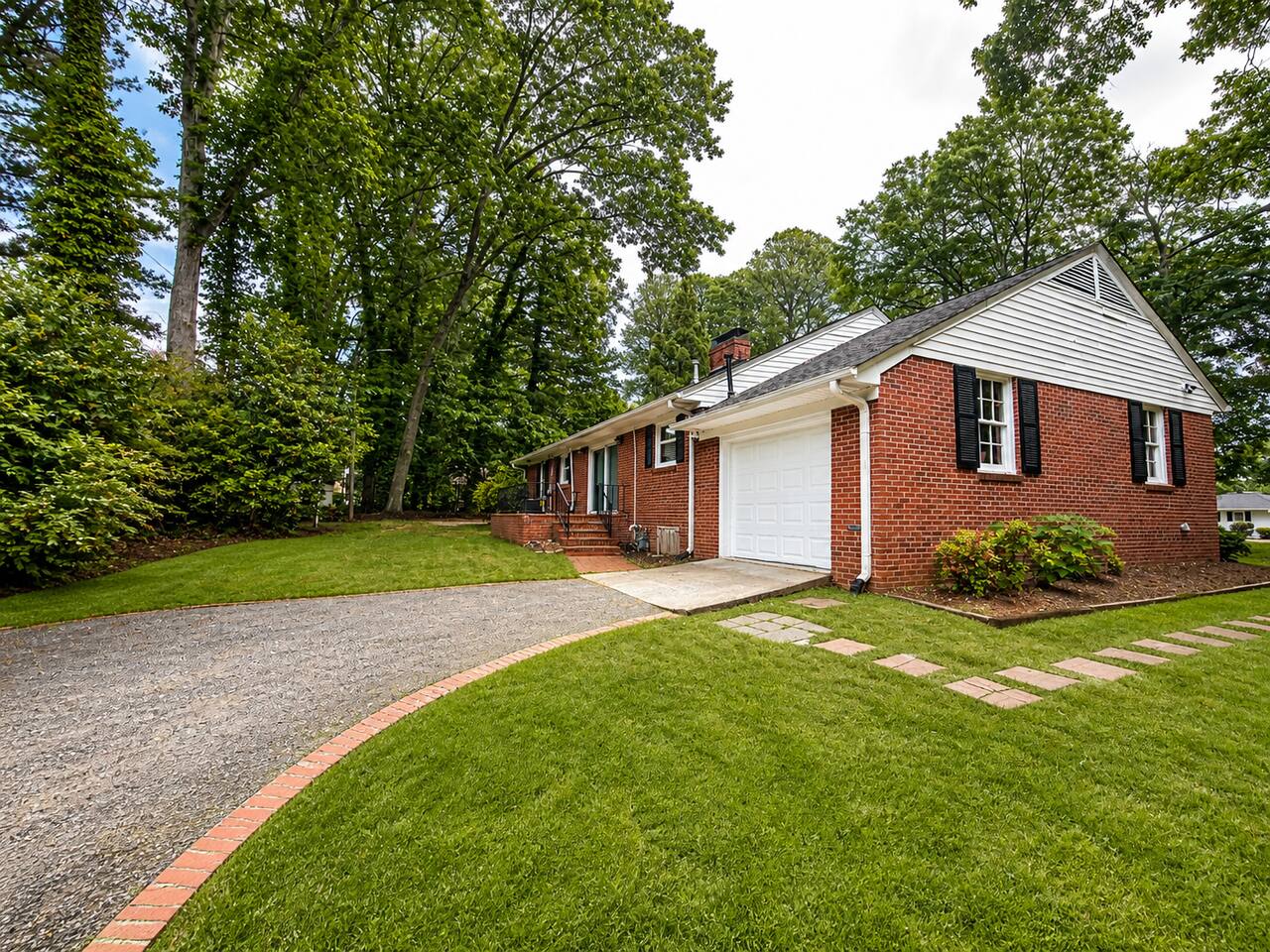 Comfortable 4BR Home Near Crowders Mountain
