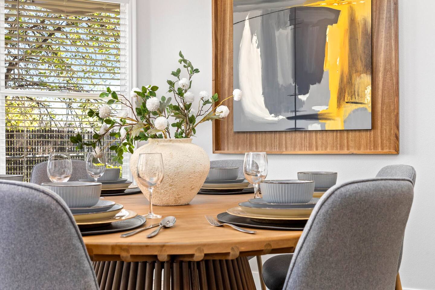 New Luxe Retreat | King + 3Q | 600+ WiFi | 3 Desks