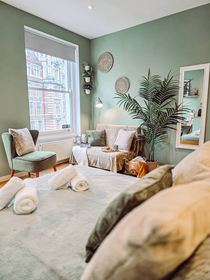 Stylish Studio by Kensington Olympia, fast Wi-Fi