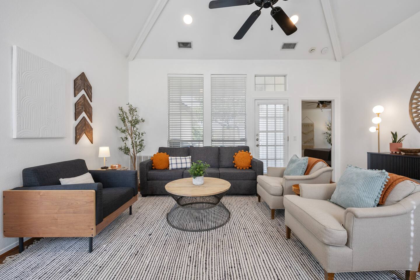 Luxury King-Suite, Family Friendly w/ Garage