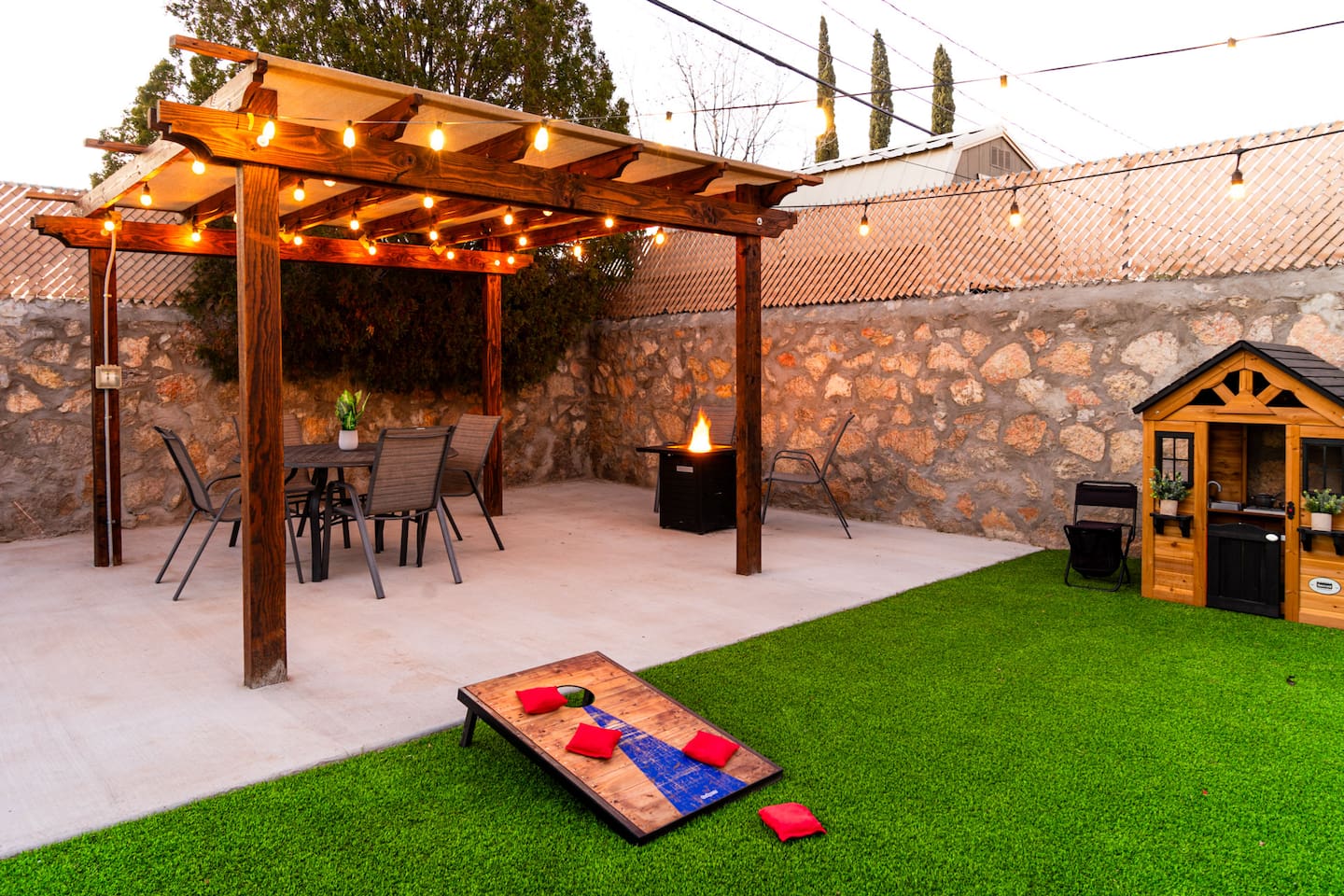 Pool Retreat in front of Album Park