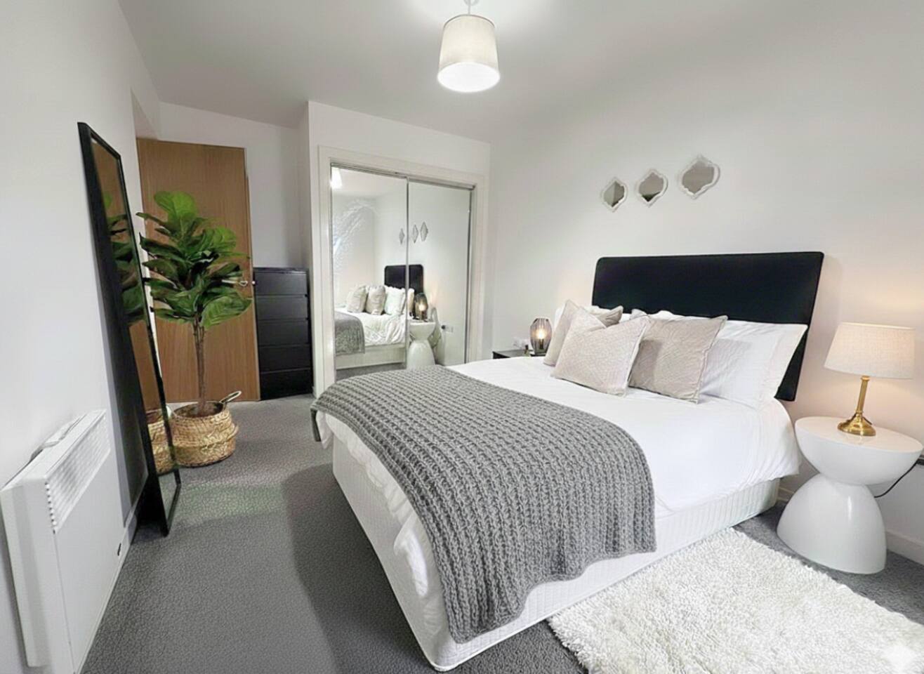 West Two 2-Bed: High Floor with City Views