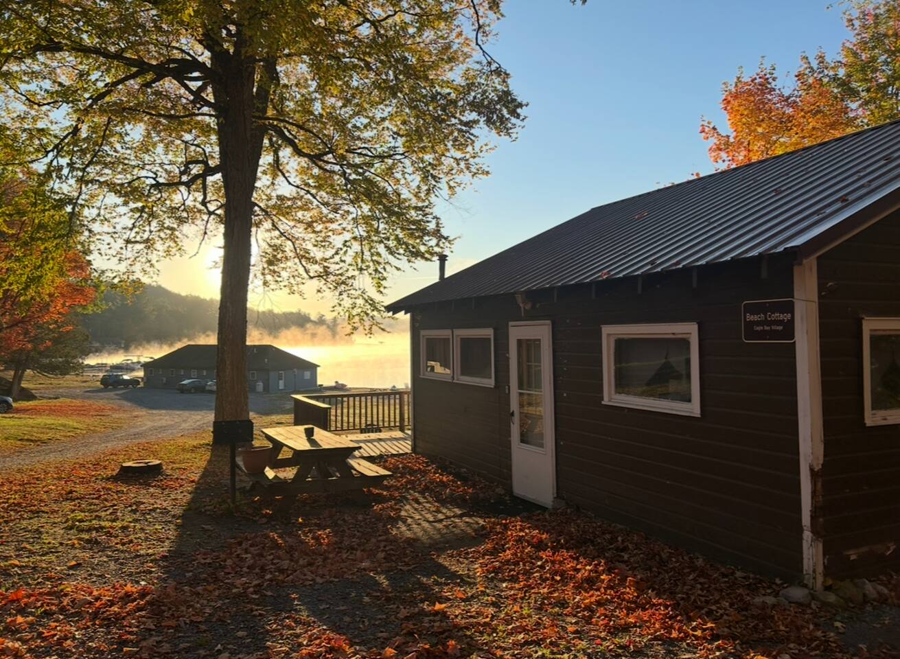 "Beach Cottage" on 4th Lake at Eagle Bay Village