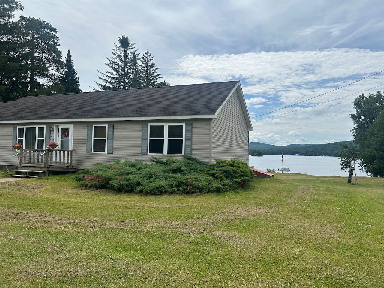 "Donovan House" on 4th Lake at Eagle Bay Village