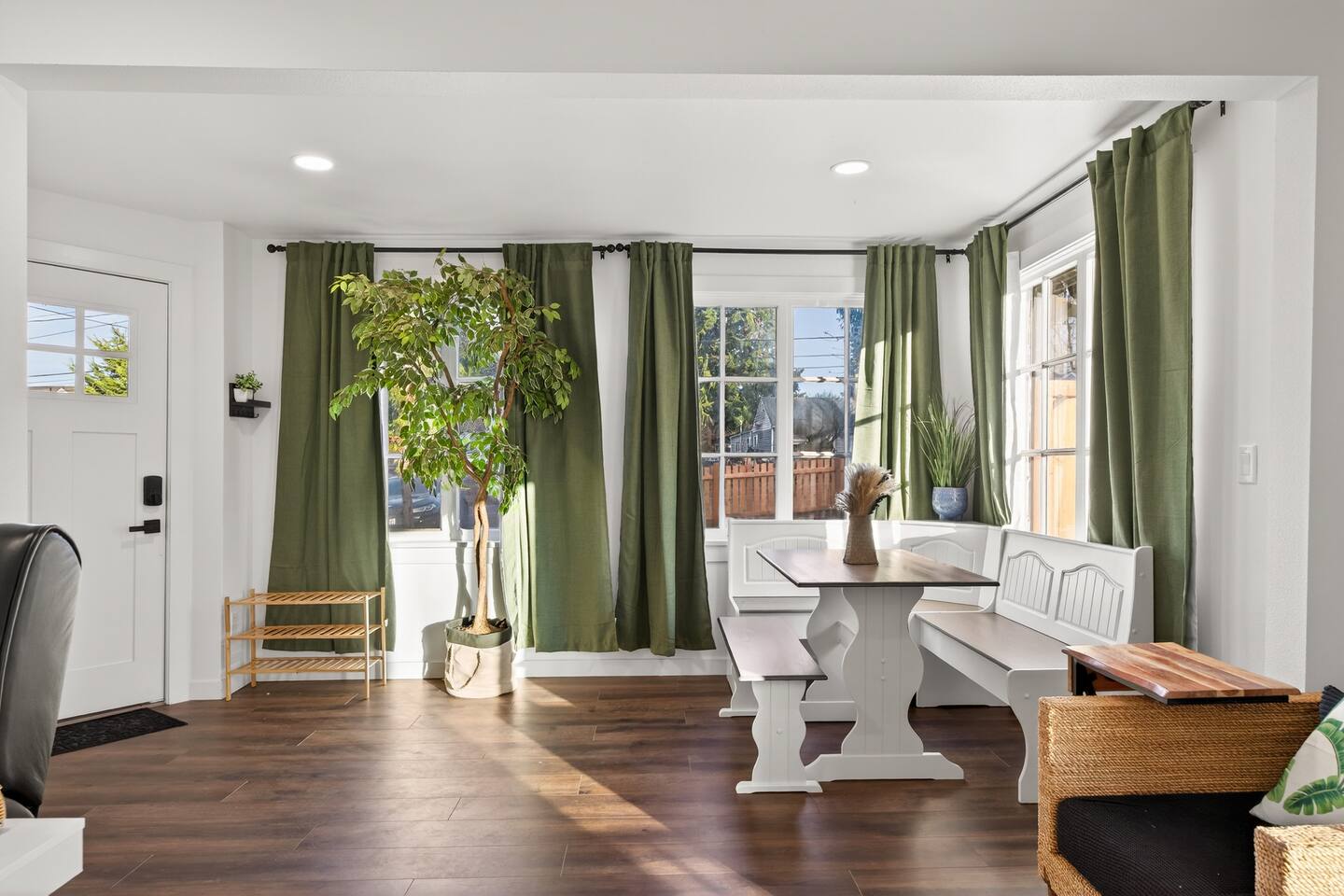 Emerald City Jungle Oasis | 10 Min to Downtown