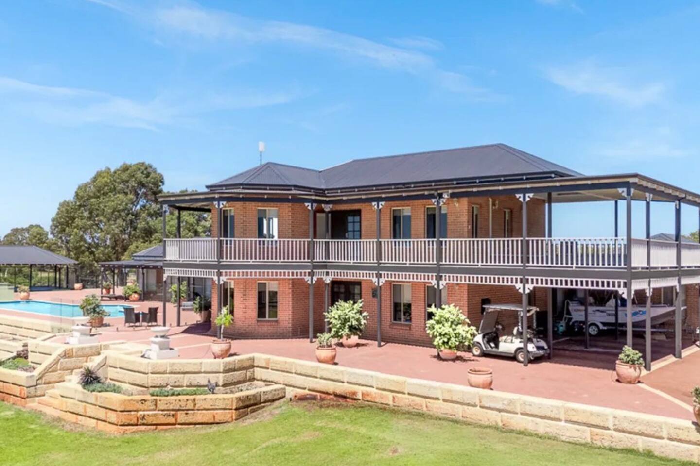 Wonnerup Beach Manor. Entire house and pool house