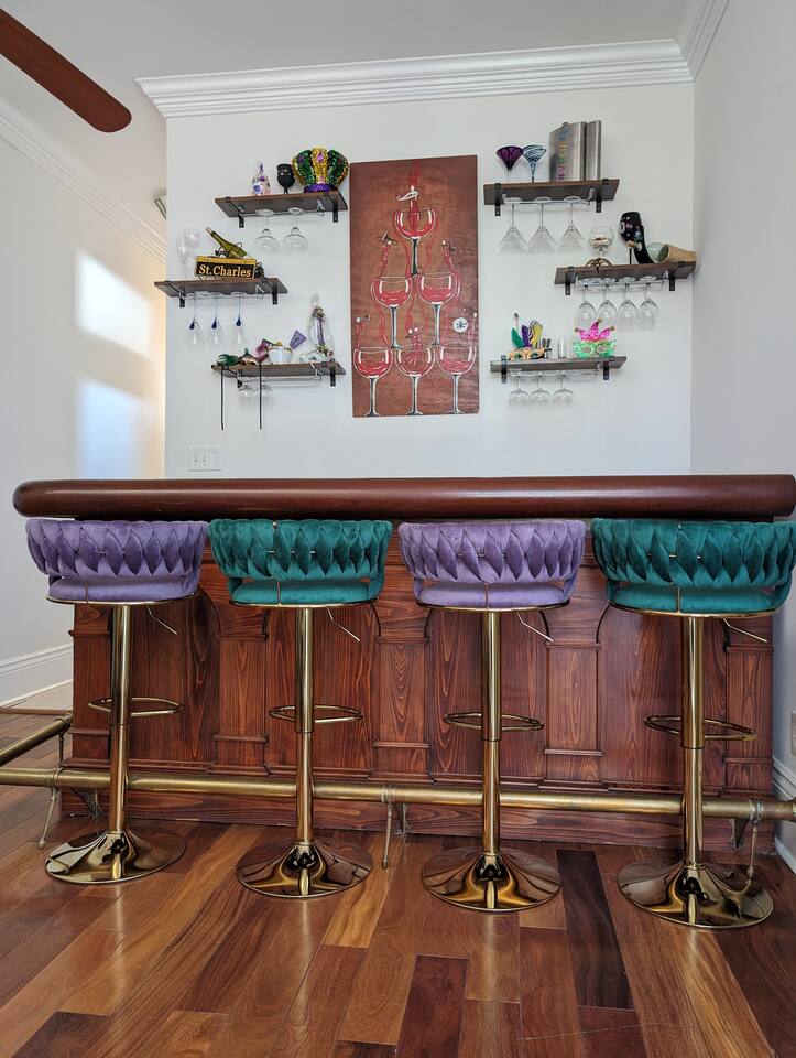 NOLA Luxury, Near Parade Route, Bar & Porch