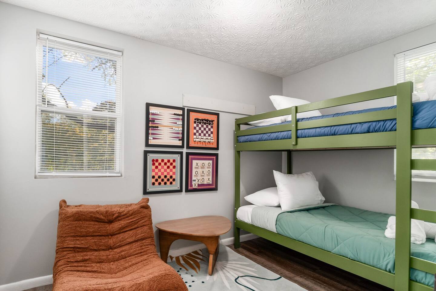 Modern Comfort Near Downtown