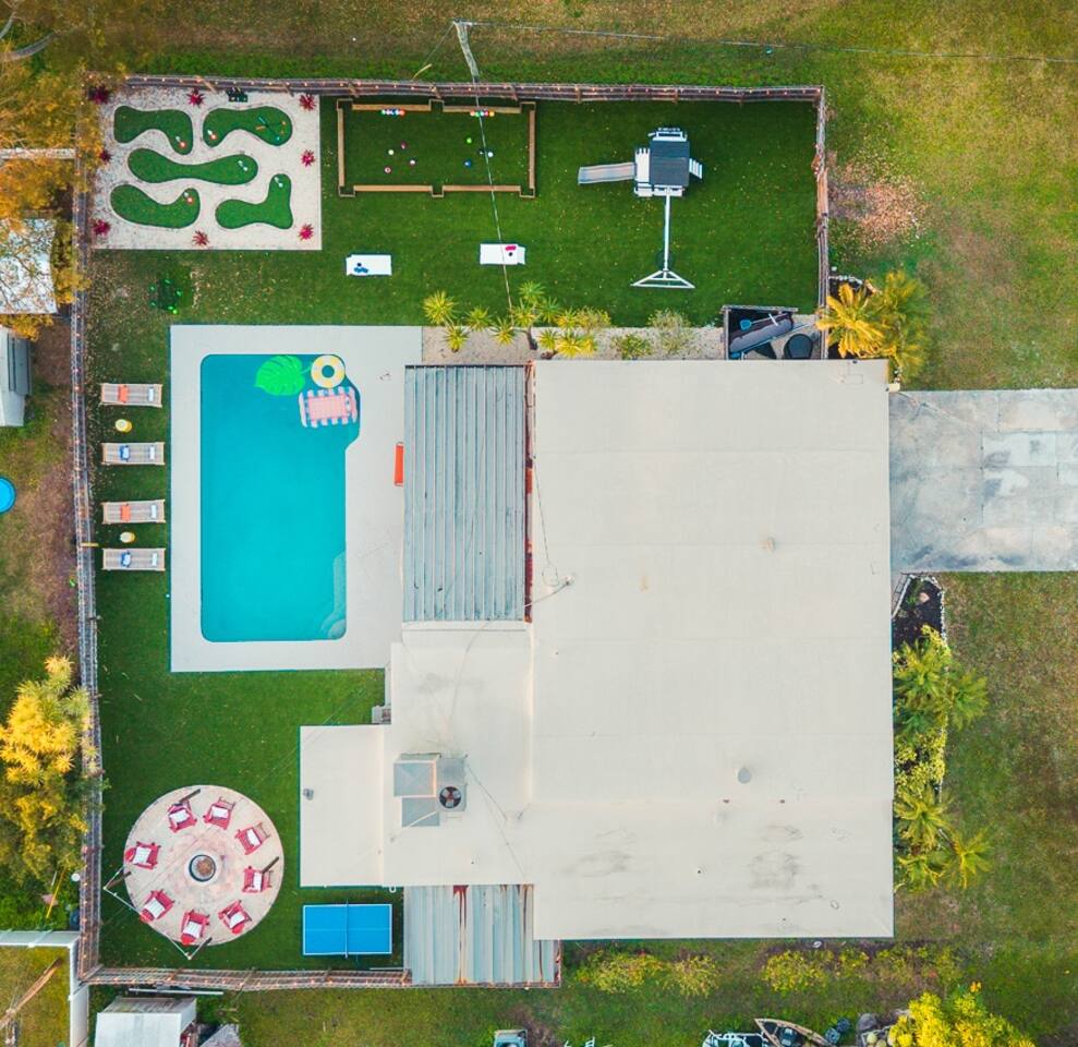 5 Min to Beach! Heated Pool, Hot Tub, Games & More