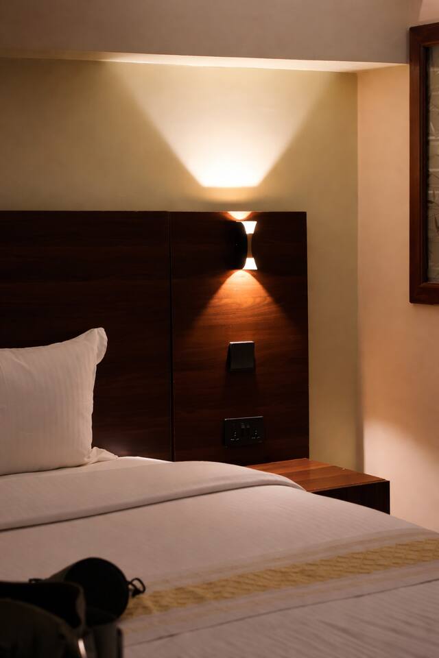 Stay Near Nairobi’s Wildlife Edge, Karen Room