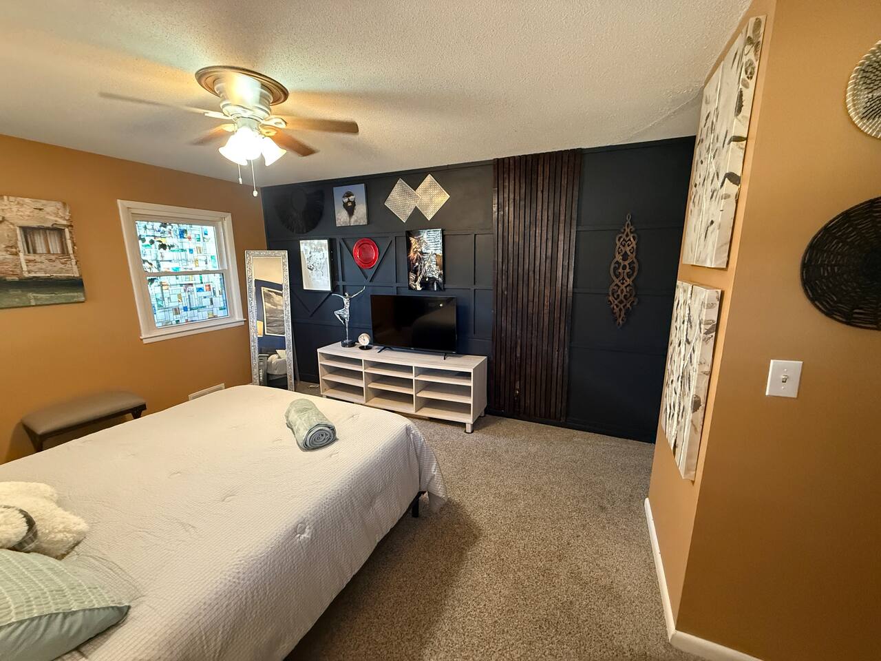 Dall Hospitality in Overlandpark Sleeps7