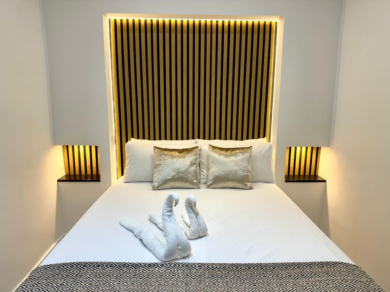 Premium Central appartment: 4 beds & baths, 9pax