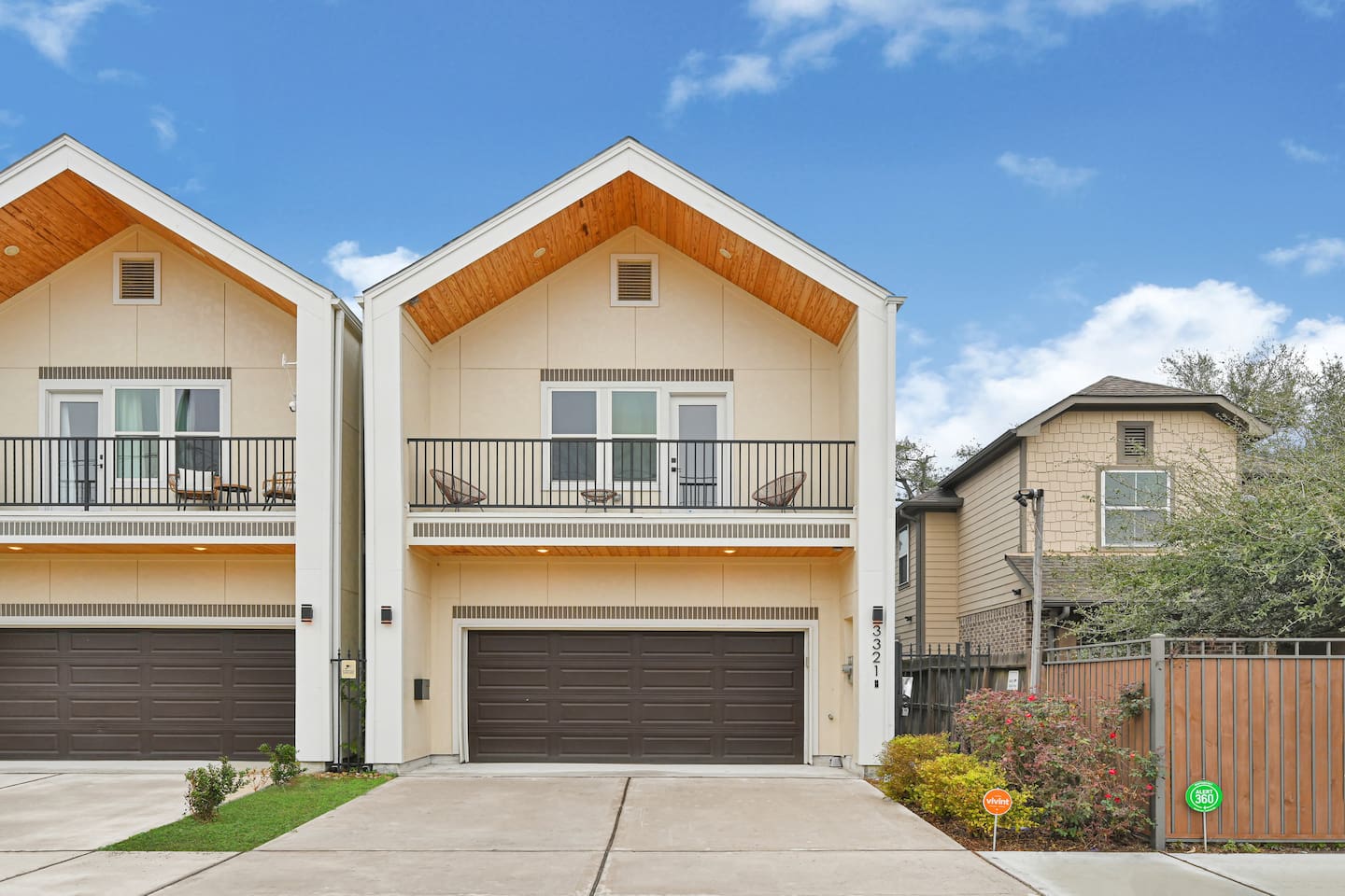 Houston 4BR townhome photo 3