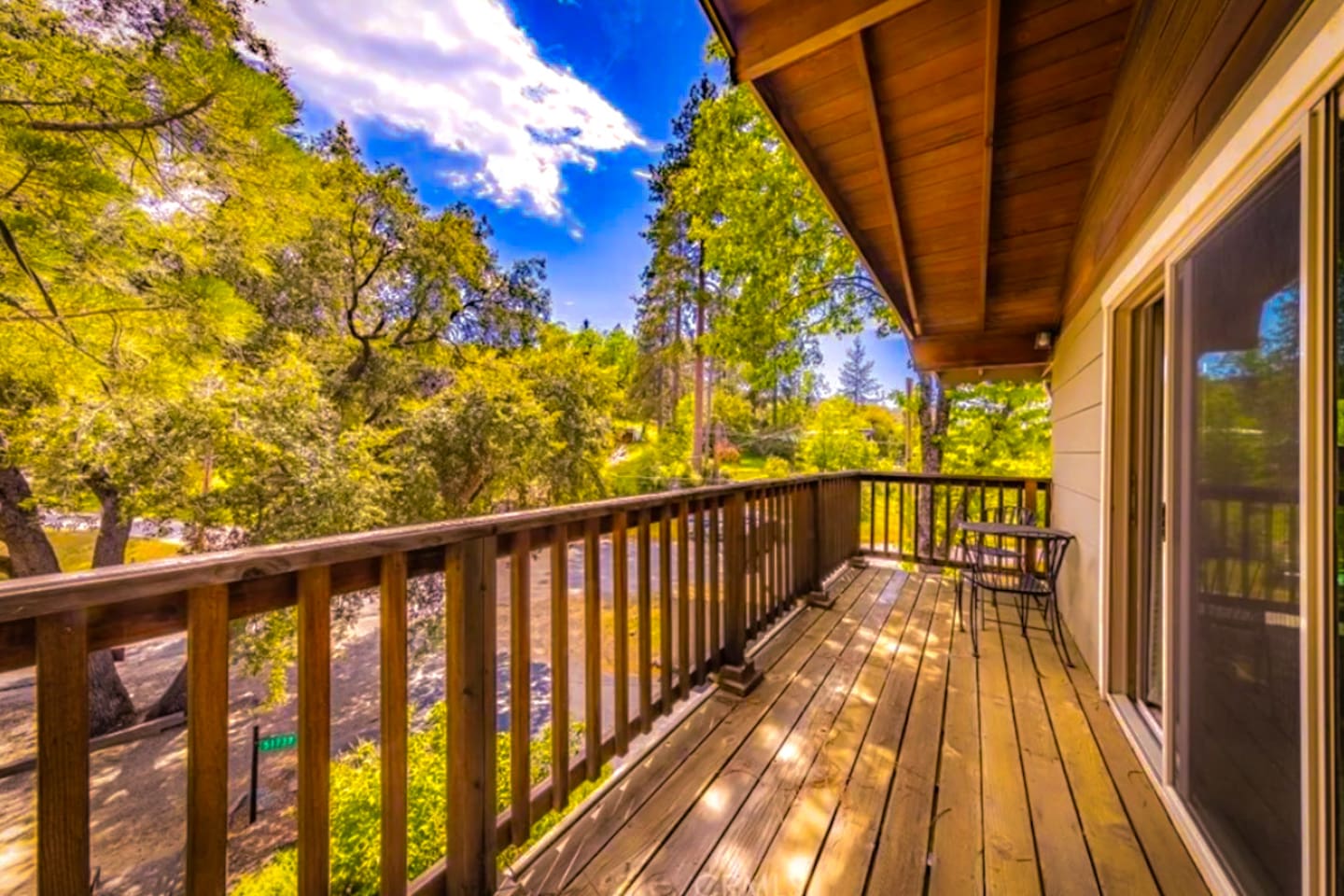 Cozy Cottage Near Bass Lake, Yosemite with hot tub