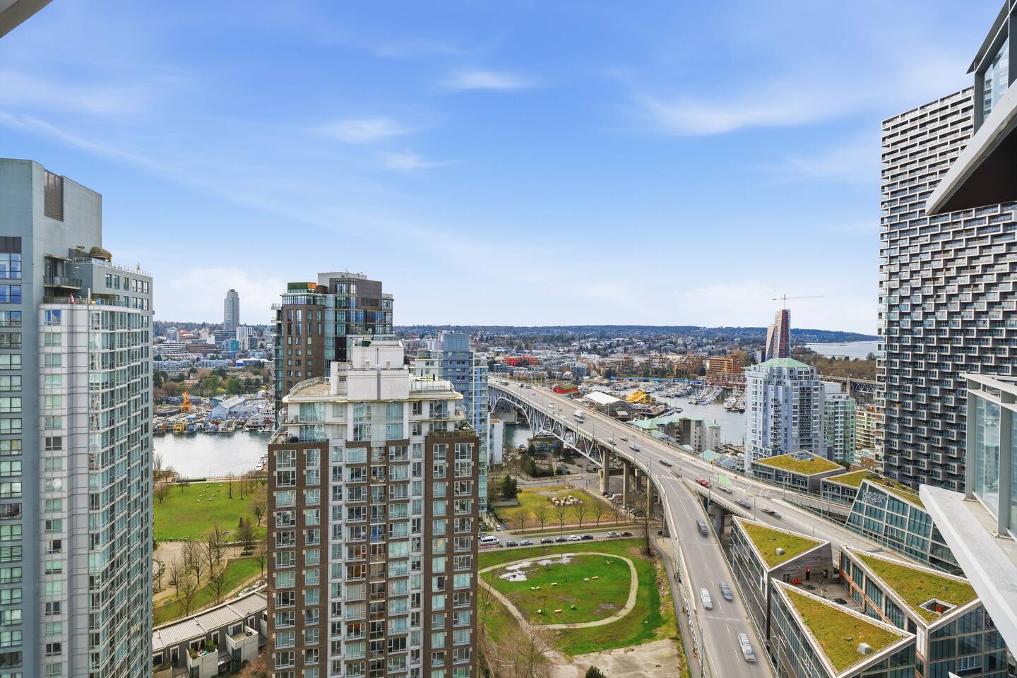 Sky-High Luxury in Vibrant Yaletown Hub WaterViews