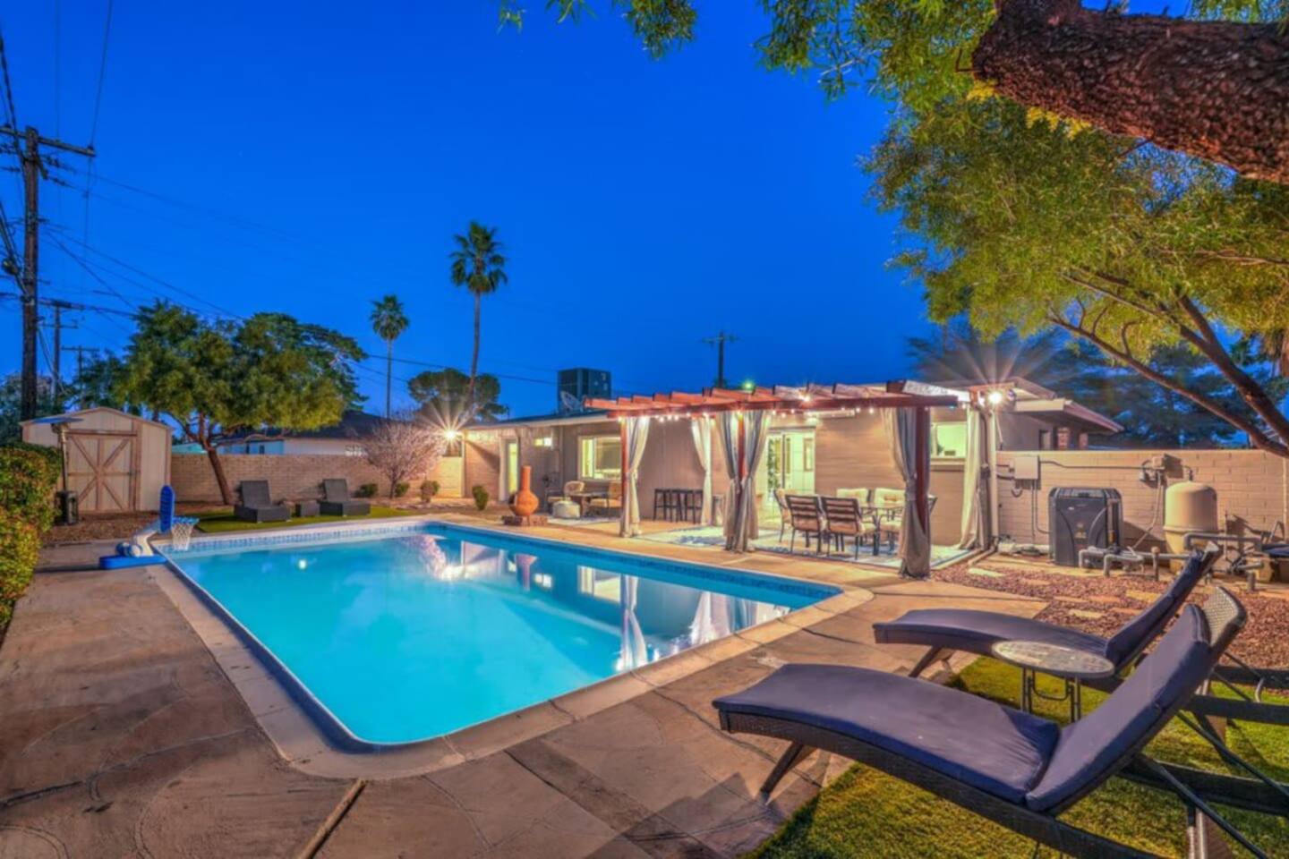 Chic Downton Vegas 3 BR Cottage with a Pool!
