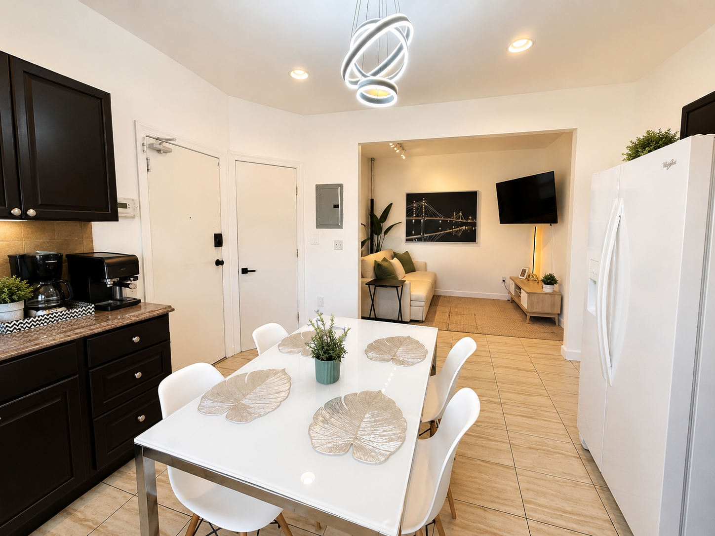 Modern 2BR Suite, Sleeps 6, Near NYC