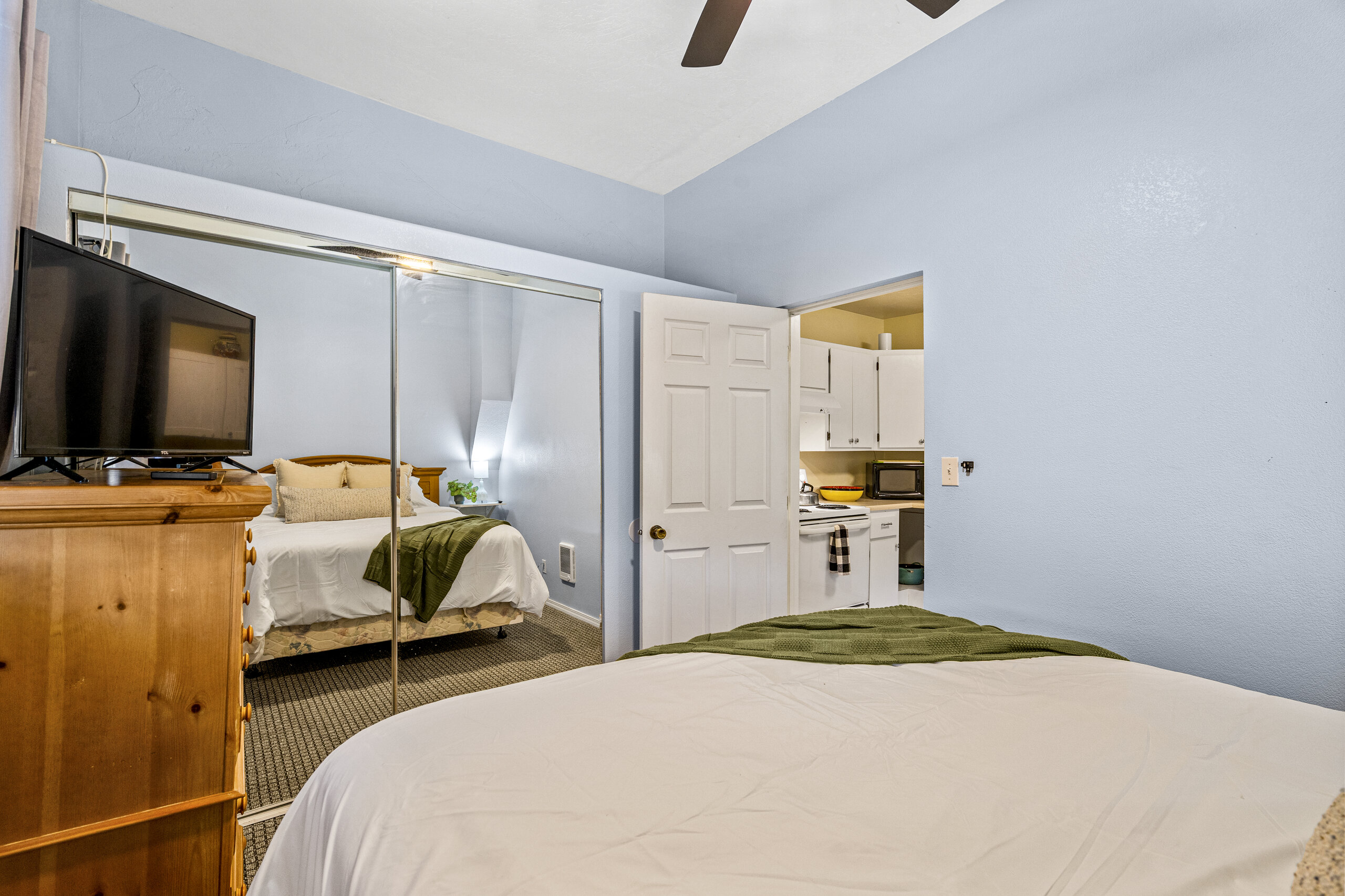 The Uptown Villa | Easy access to Kellogg