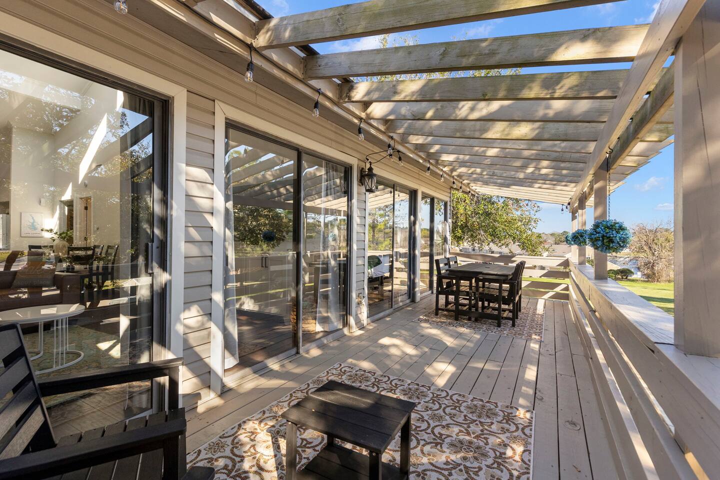 Lux Lakeside Escape | Balcony, Pool & Paddleboards