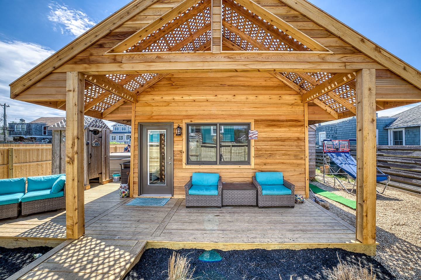 ☀️Resort Style Beach House with Rooftop Cinema☀️