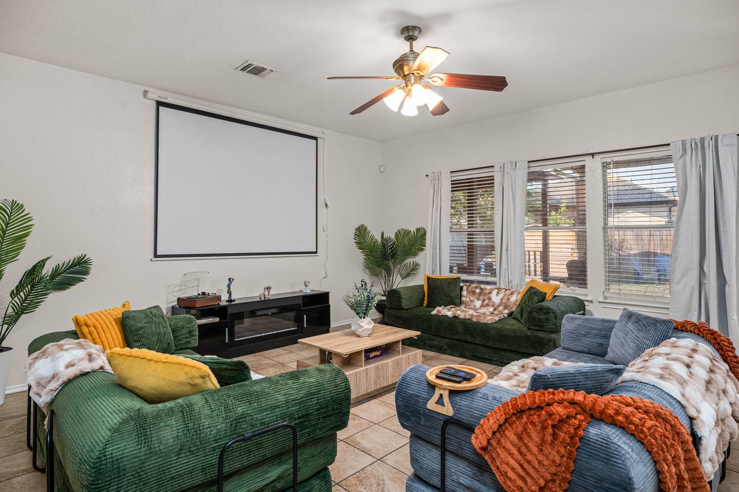 8 King Bds | Game Room | Massage Chairs | SeaWorld