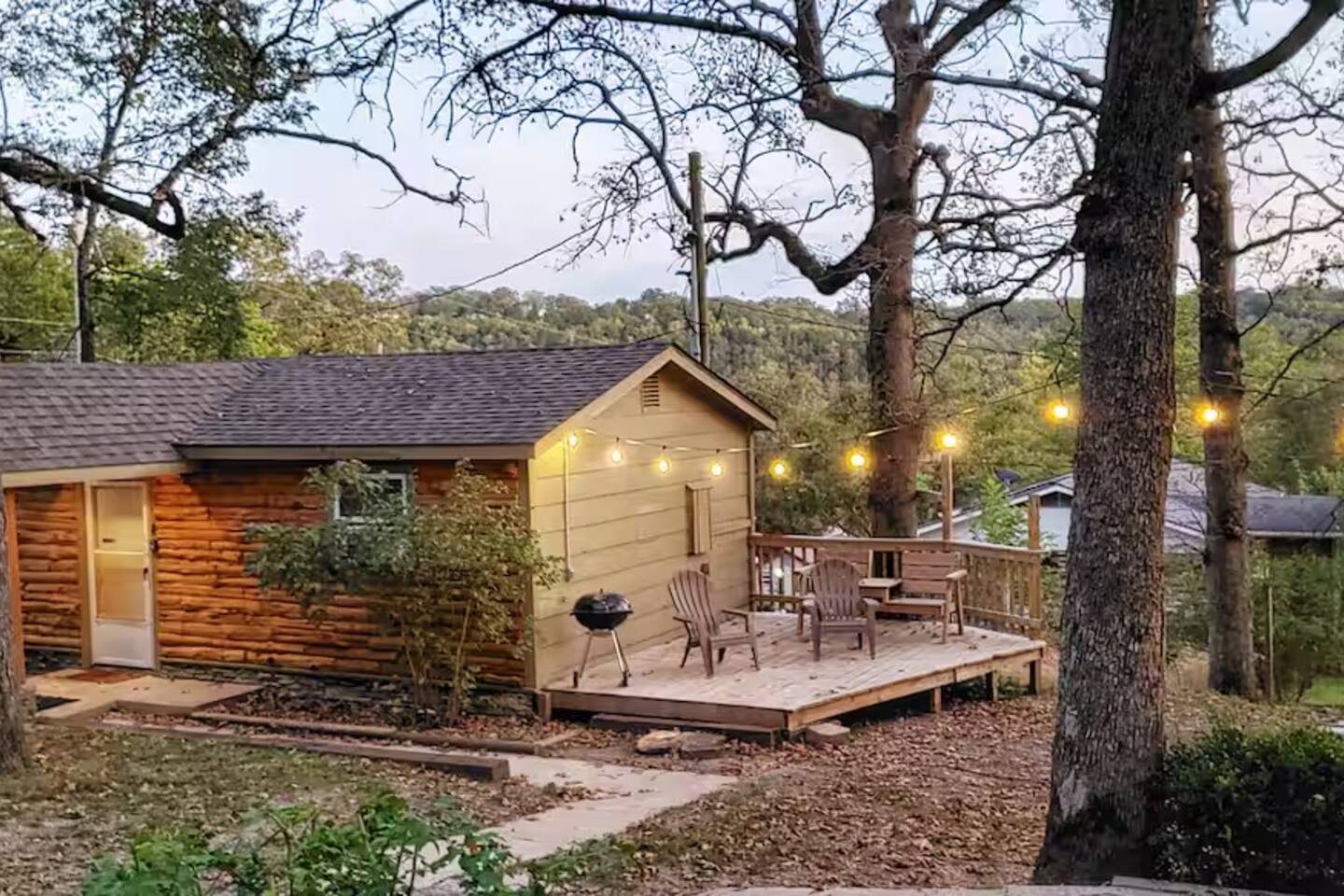 Hot Tub! Cozy Family Lake Cabin – Walk to Marina