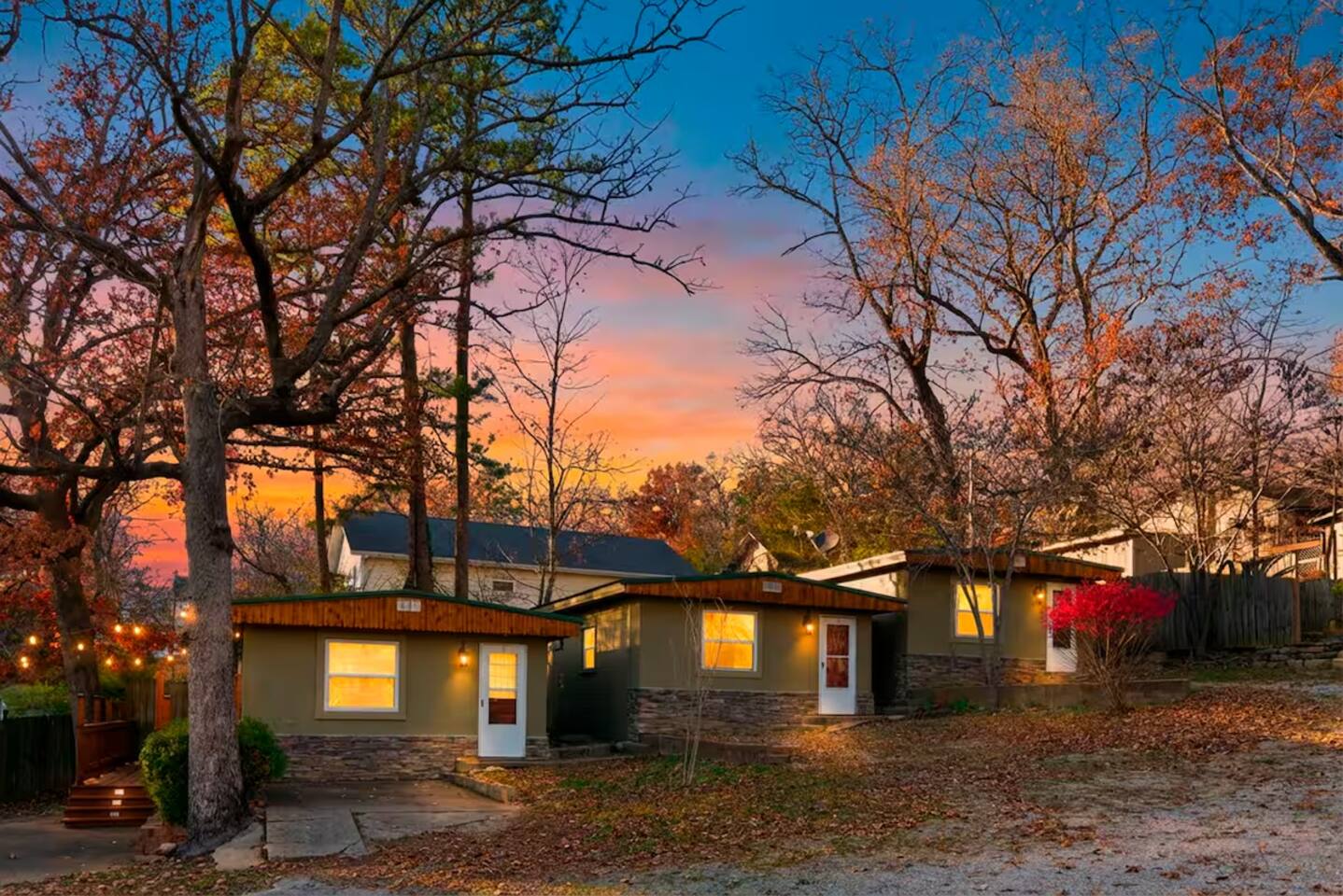 Lakeside Cabin for Two w/ Jacuzzi - Walk to Marina