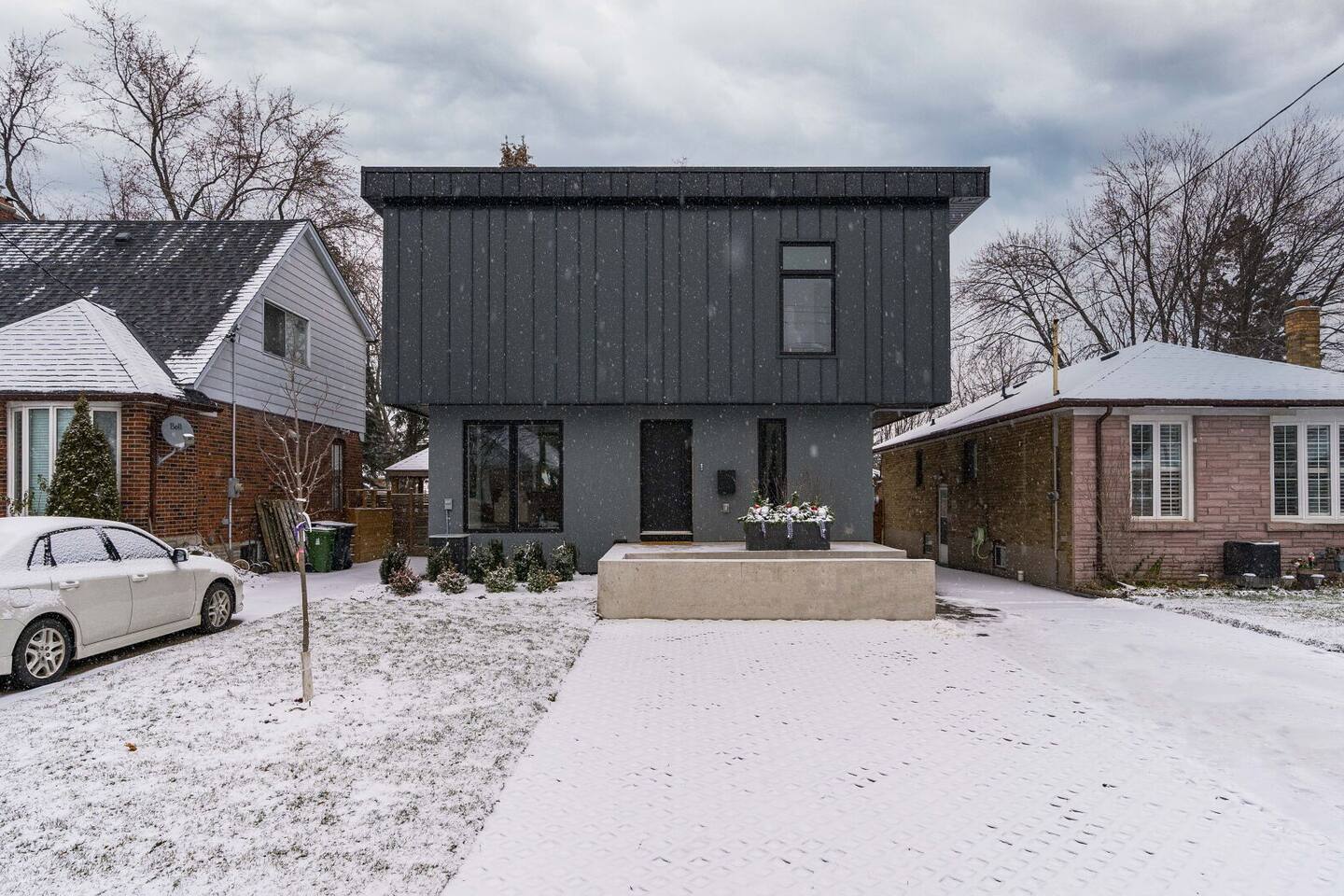 Architectural GEM | BBQ + Theatre | HWY 401/DVP