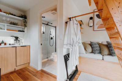 Outdoor hanging area