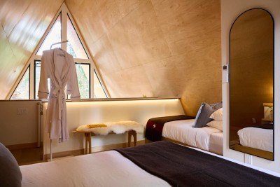 Upper bedroom - one queen and one twin