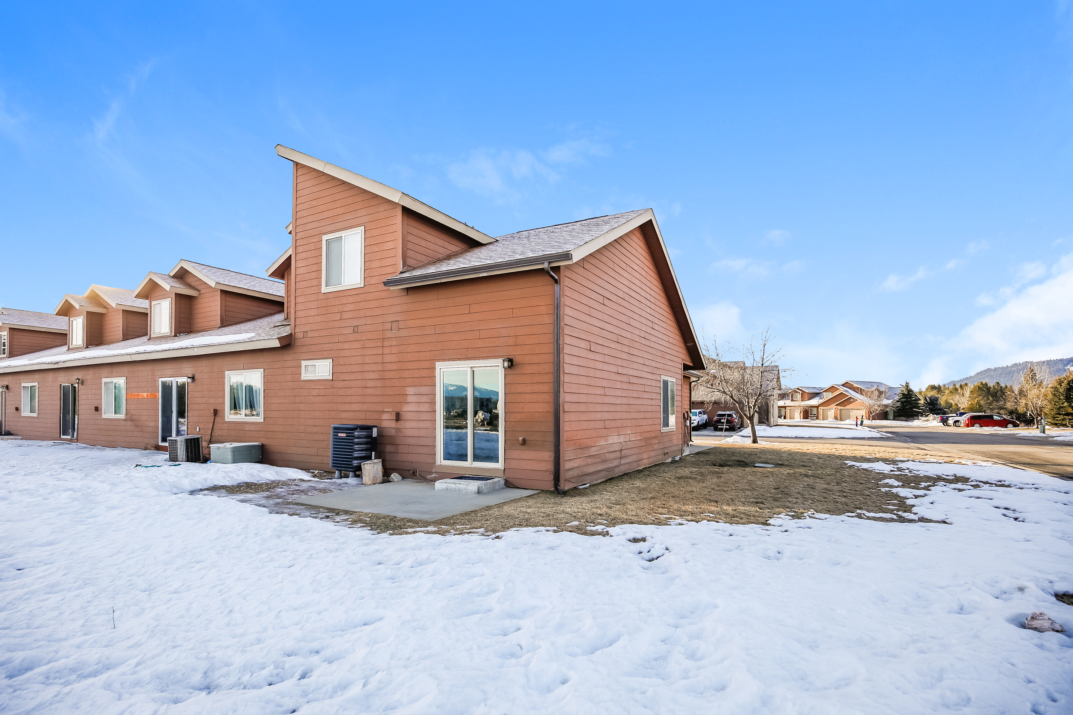 End-unit townhome with private patio, bright windows, mountain setting