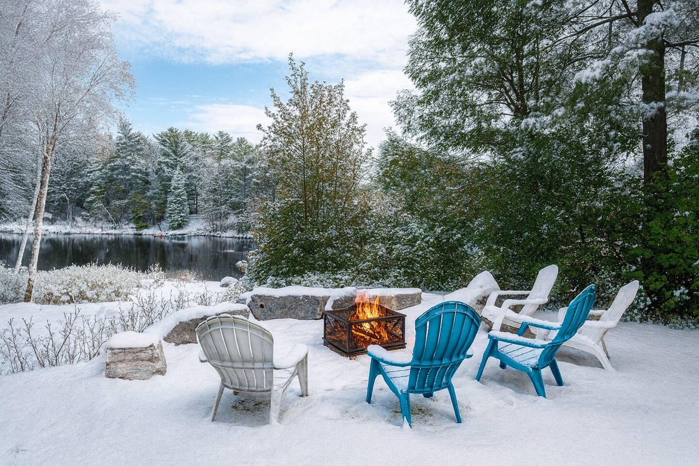 Lakefront Cosy Muskoka Cottage with Fire Pit + BBQ