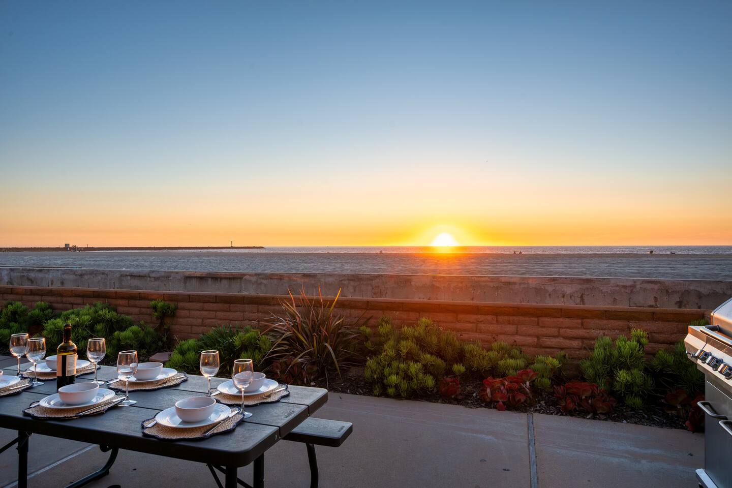 South Mission Beach | Oceanfront Ground Floor | Patio | 3 Parking Spaces | AC