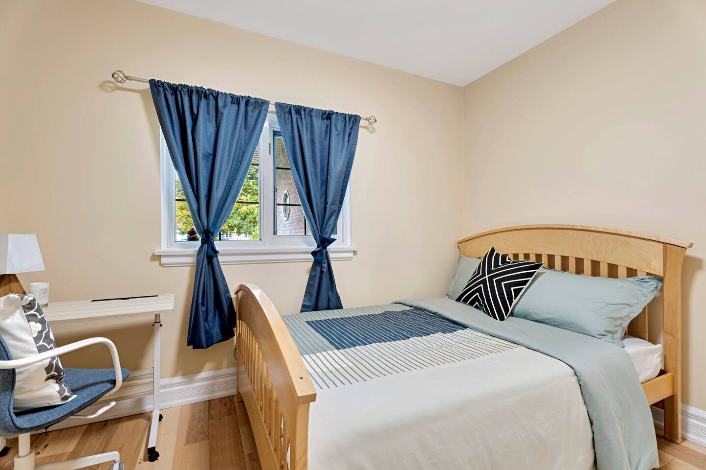 Cozy Toronto Room | Airport 5 Mins Away