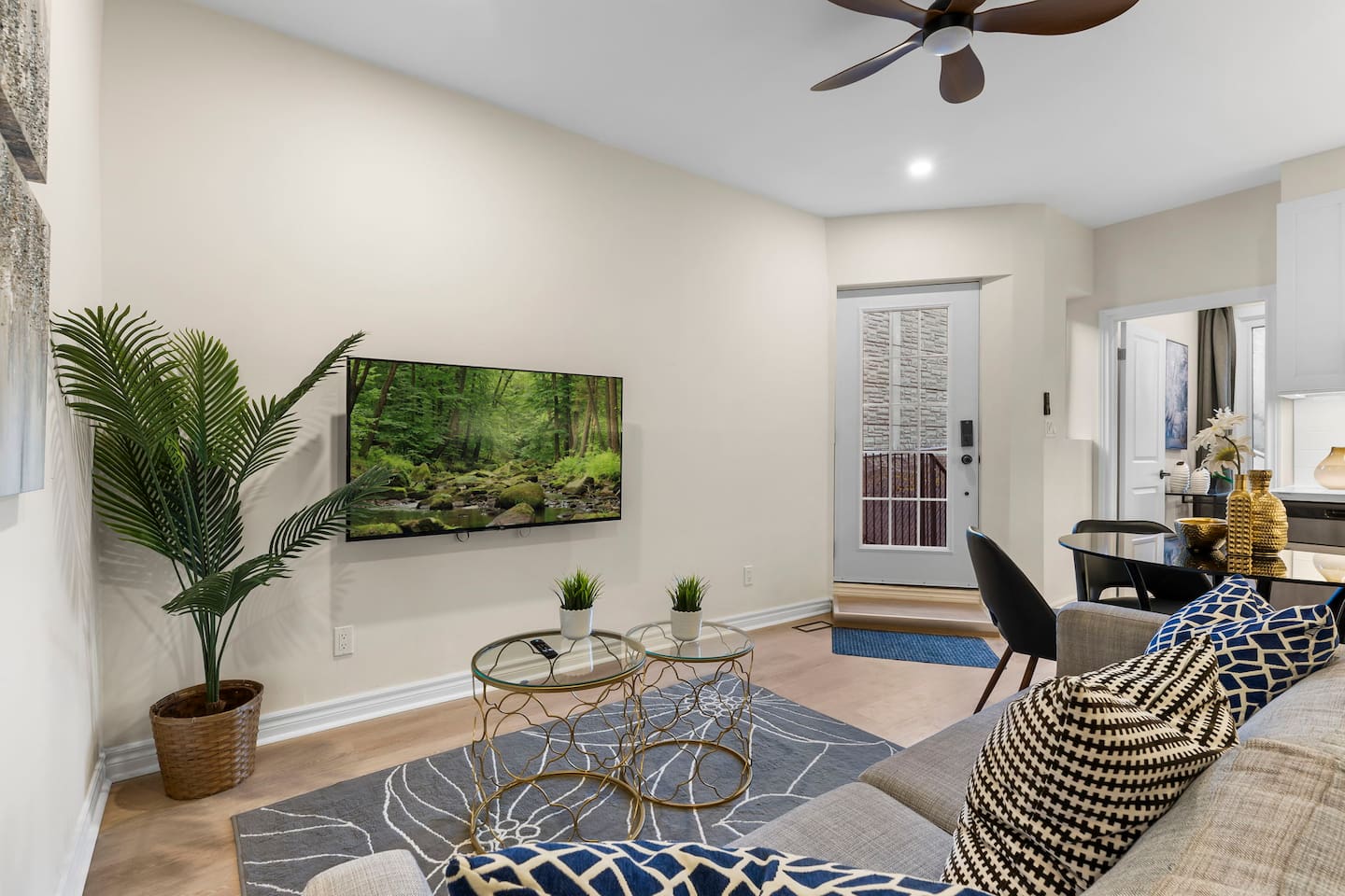 High Park Retreat: Modern Styled 2B/2B in Toronto!